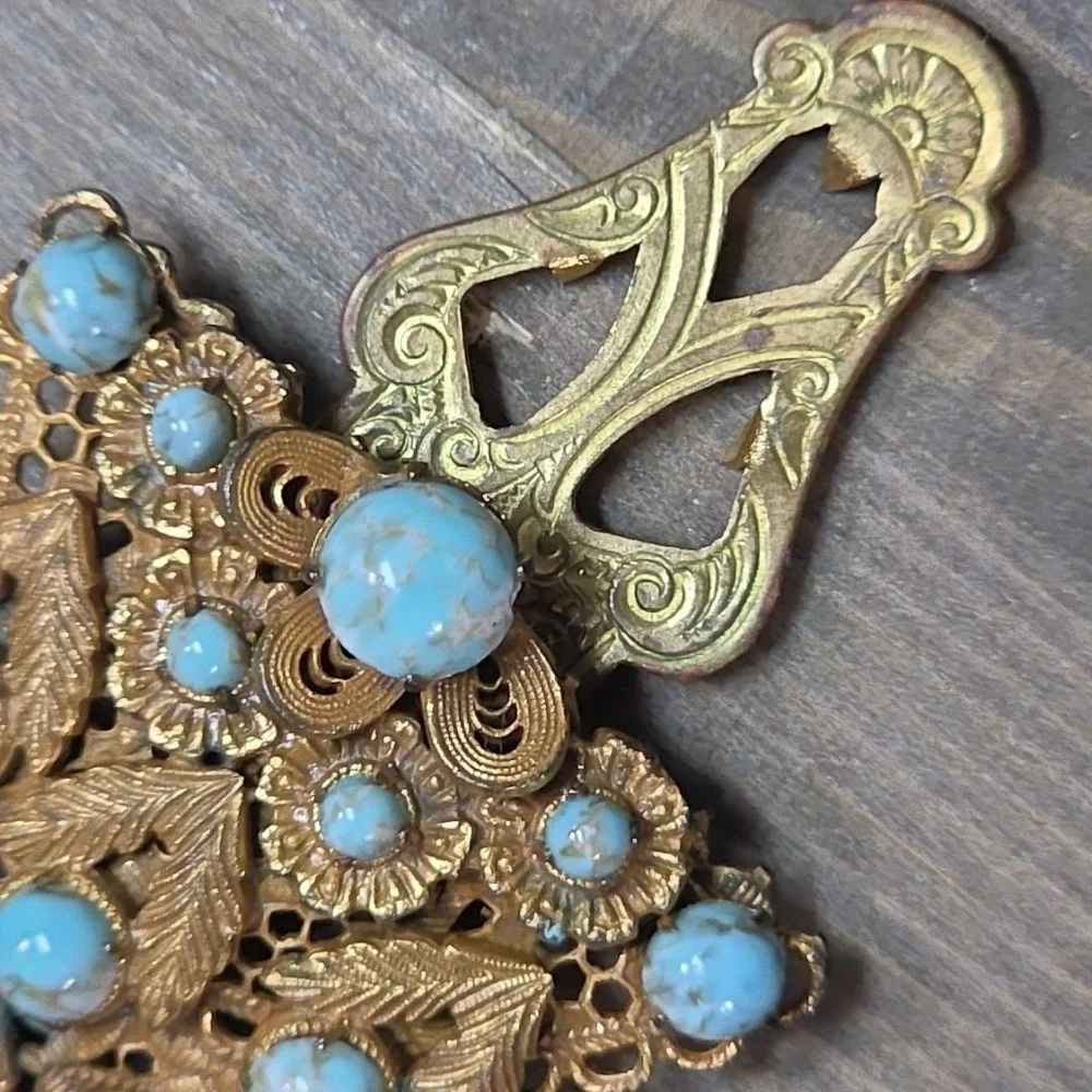 Vintage Gold Tone And Turquoise‎ Shaw Clip Scarf Broach
